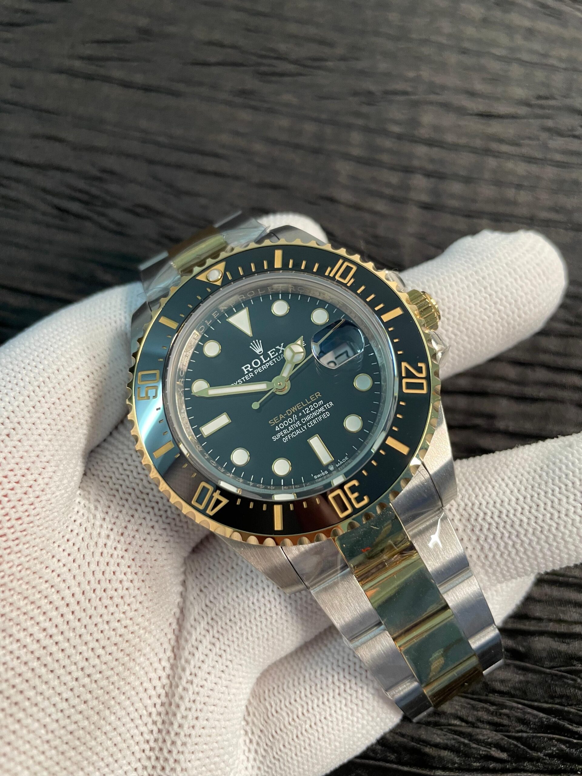 Sea-Dweller 126600 43mm 904L SS/YG QF 1:1 Best Black Dial On Oyster Bracelet SH3235 (Free Sprung) - Image 3