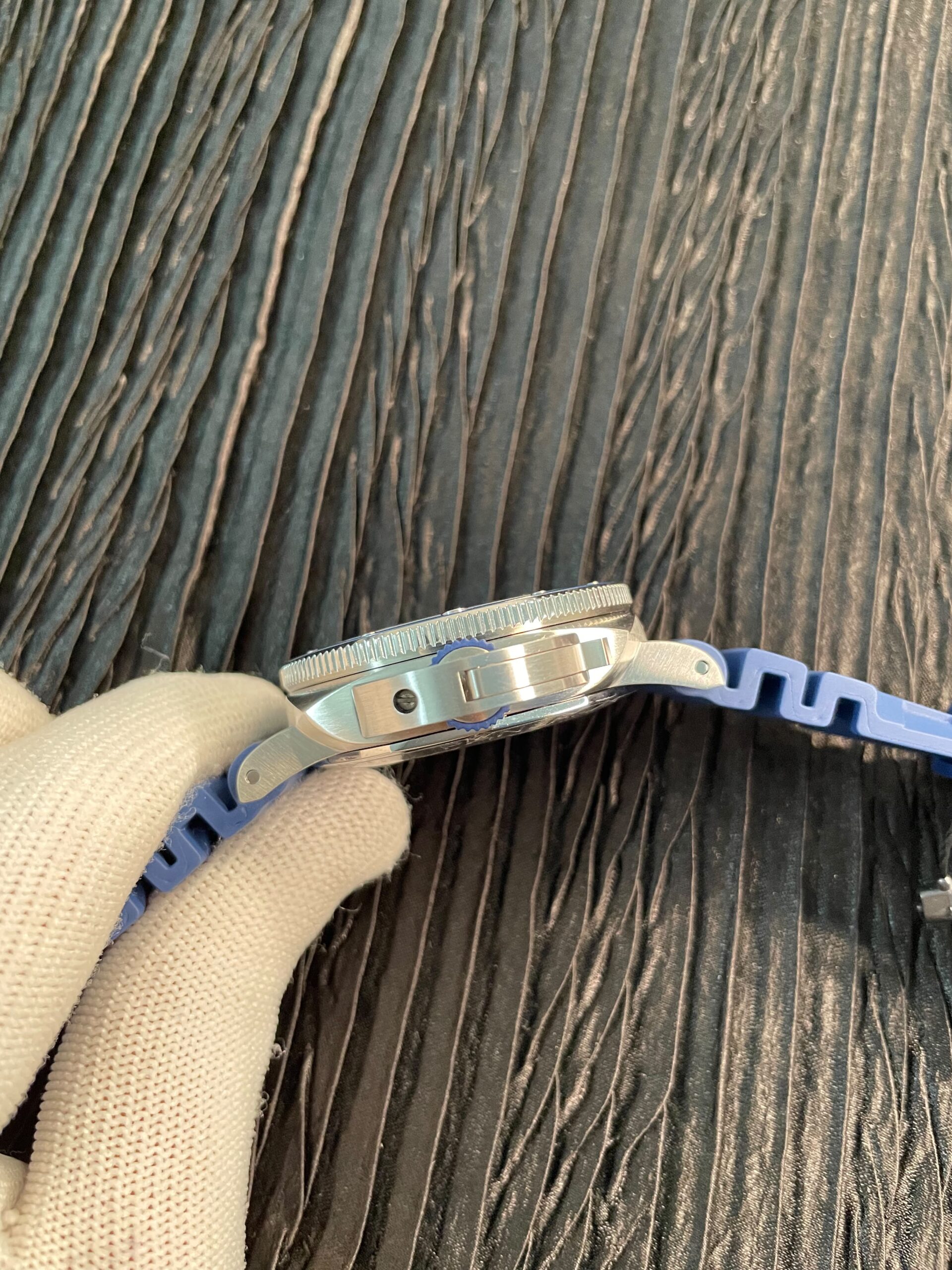 PAM1676 44mm Submersible VSF 1:1 Best Edition Blue Dial On Blue Rubber Strap P.900 Super Clone - Image 5