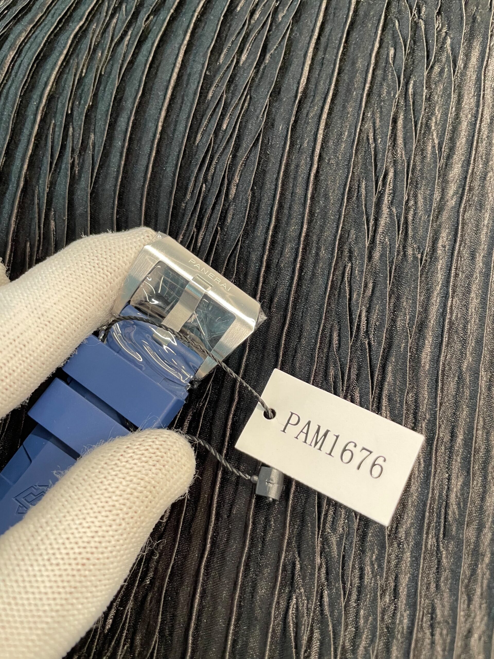 PAM1676 44mm Submersible VSF 1:1 Best Edition Blue Dial On Blue Rubber Strap P.900 Super Clone - Image 8