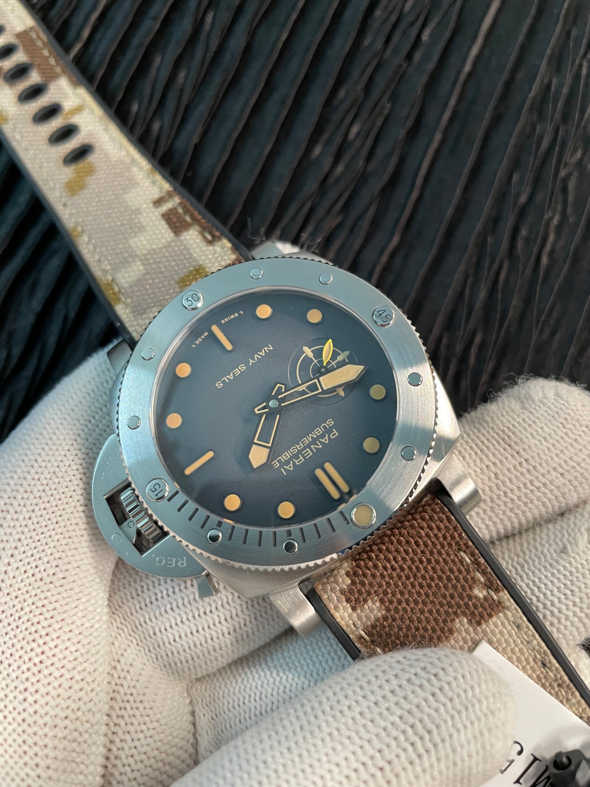 PAM1518 Submersible 44mm VSF 1:1 Best Edition Gray Ombre Dial on Camouflage Strap P900 - Image 4